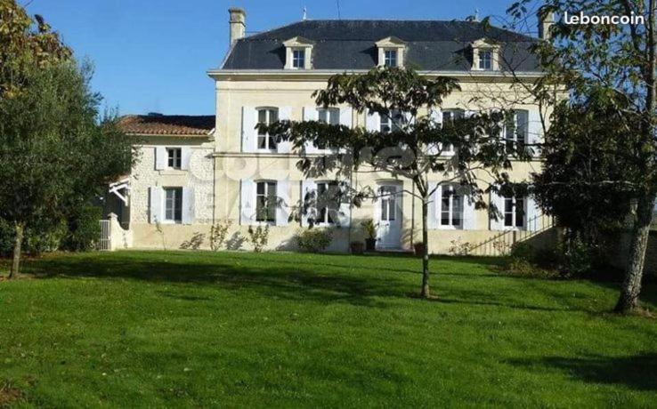 Le Domaine De Bellevue Bed & Breakfast Tanzac Luaran gambar